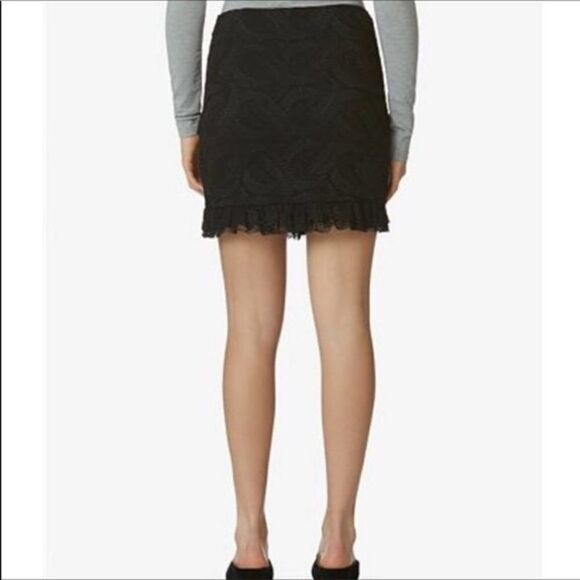 ✨ Avec Les Filles
Lace-Overlay Mini Skirt✨ - Picture 2 of 5